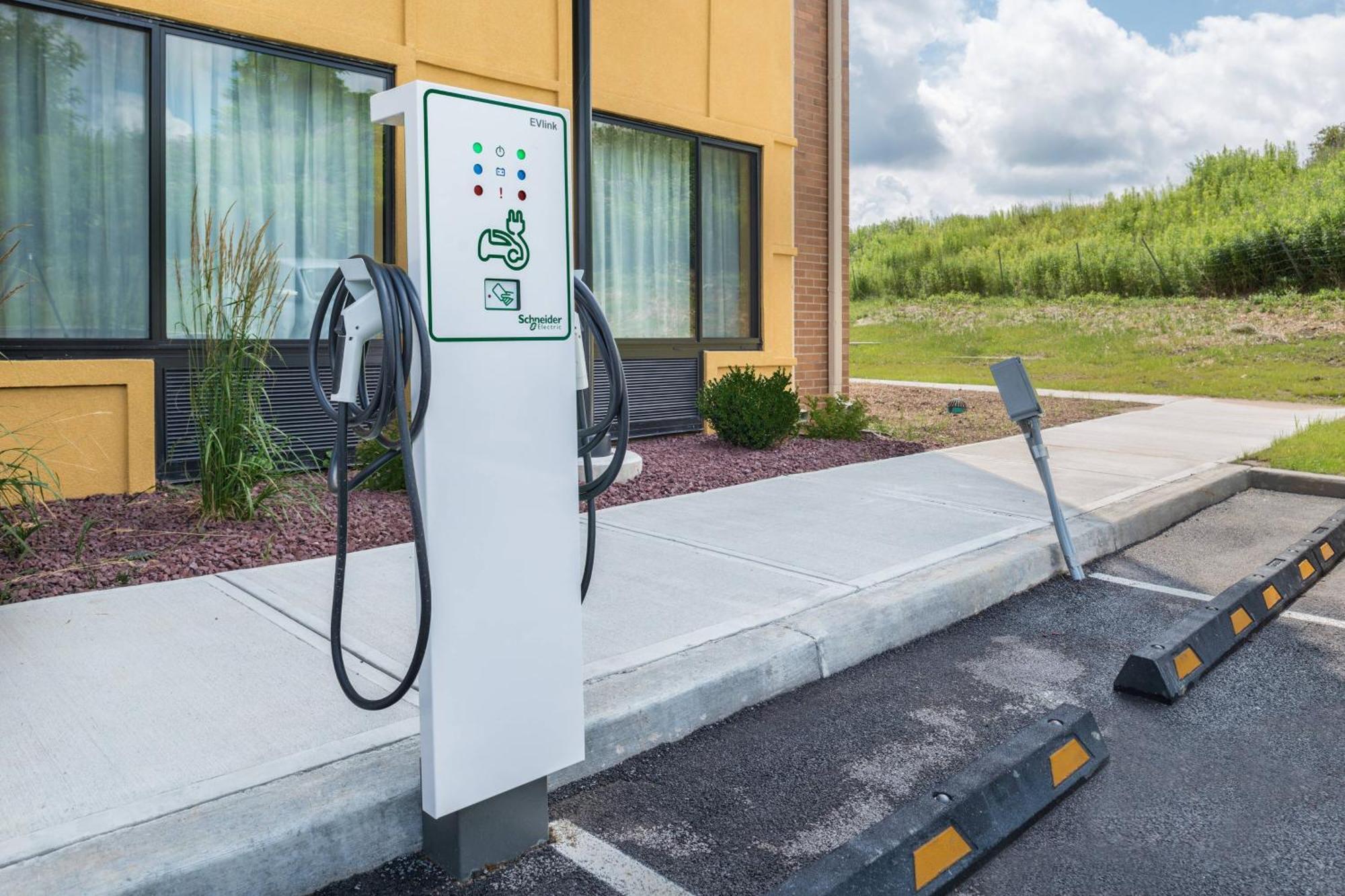 Towneplace Suites By Marriott New Hartford Exterior foto