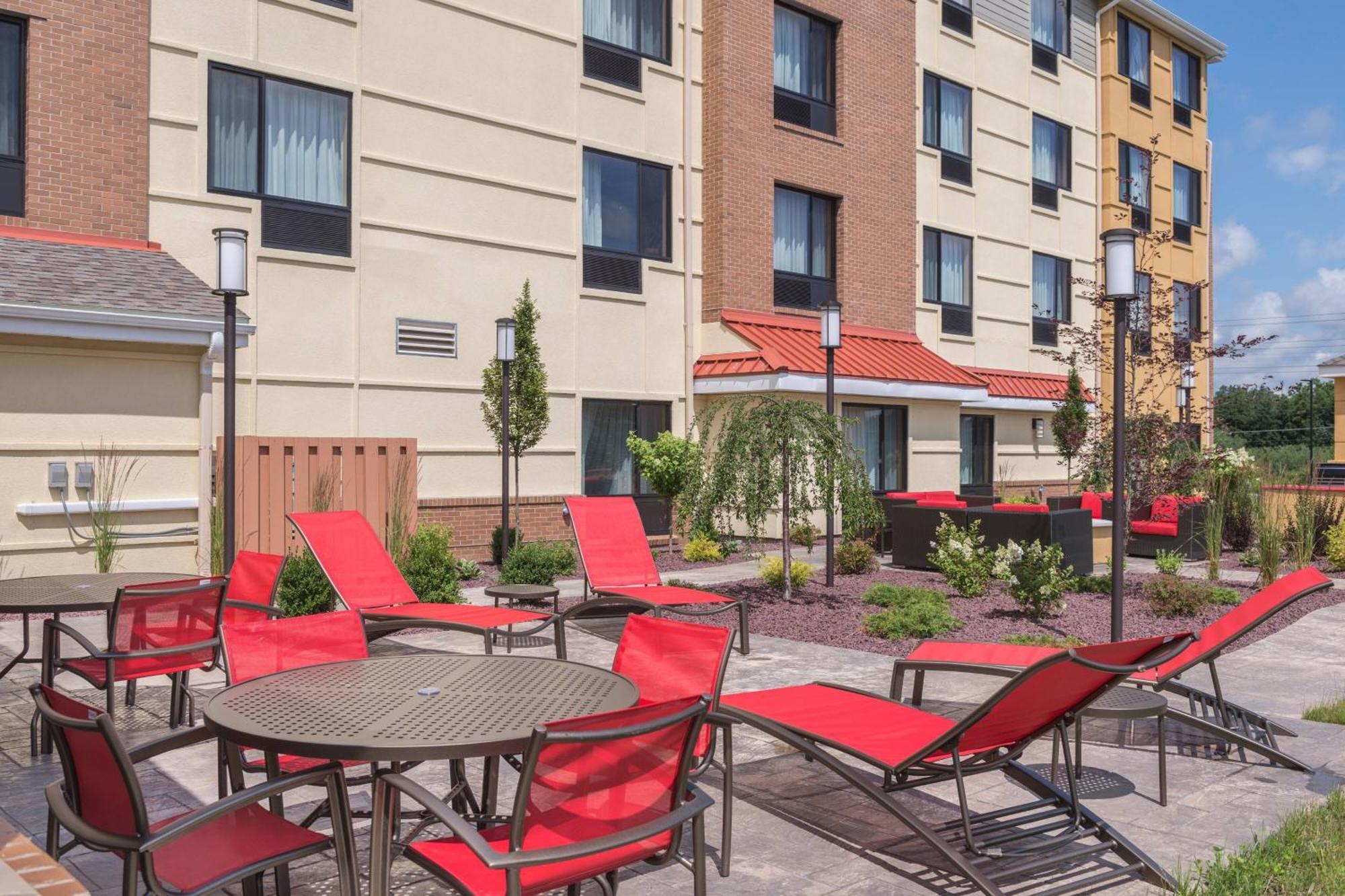 Towneplace Suites By Marriott New Hartford Exterior foto