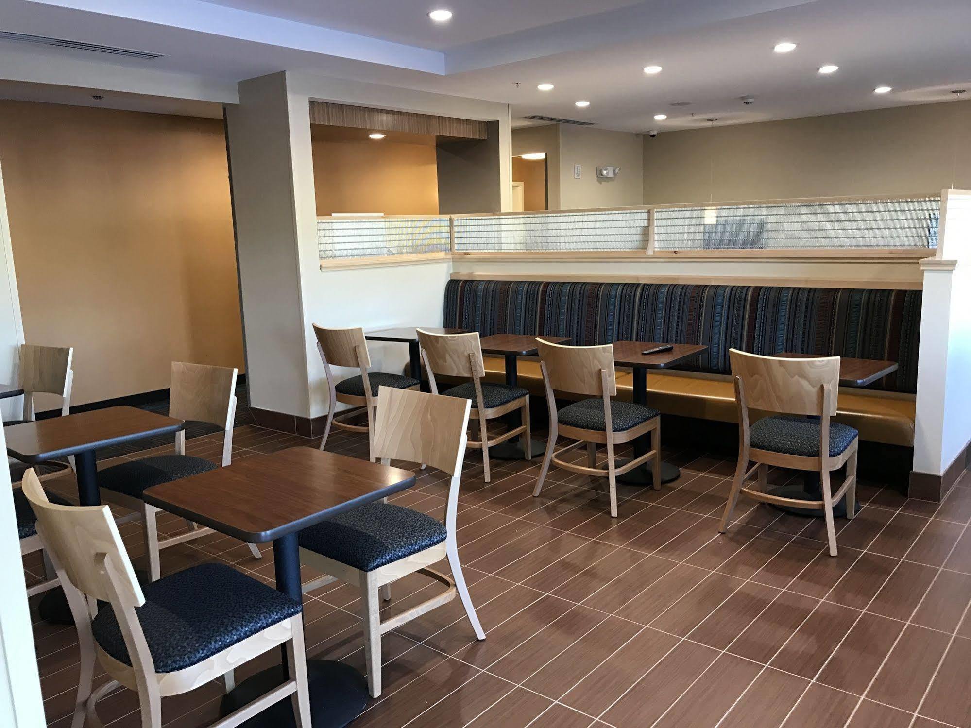 Towneplace Suites By Marriott New Hartford Exterior foto